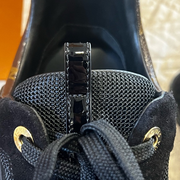 SOLD!!! ❤️❤️❤️LOOK. @@@ Authentic Louis Vuitton Black Runaway Sneakers @@@❤️❤️❤️ - Picture 9 of 16